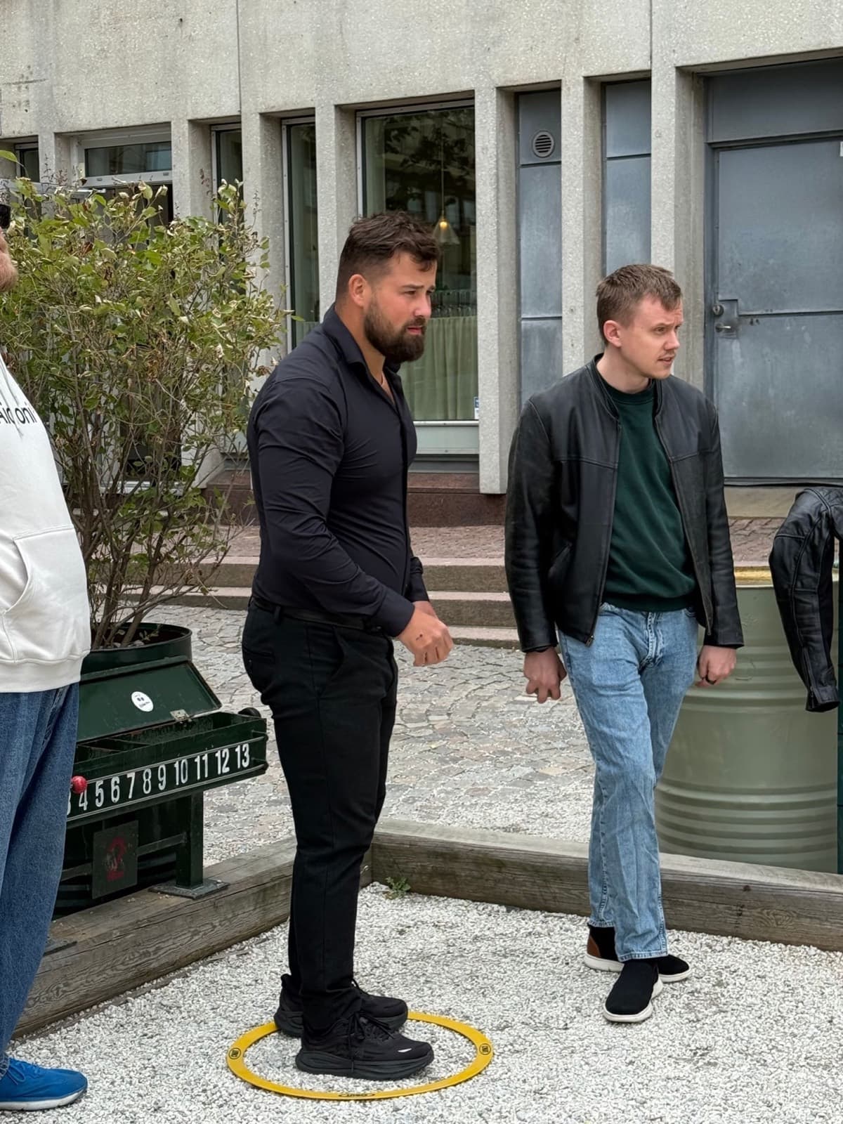 Kollegor på Aidoni utomhus